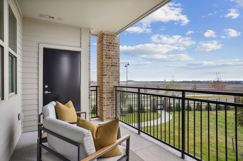 Green Oak Apartment
